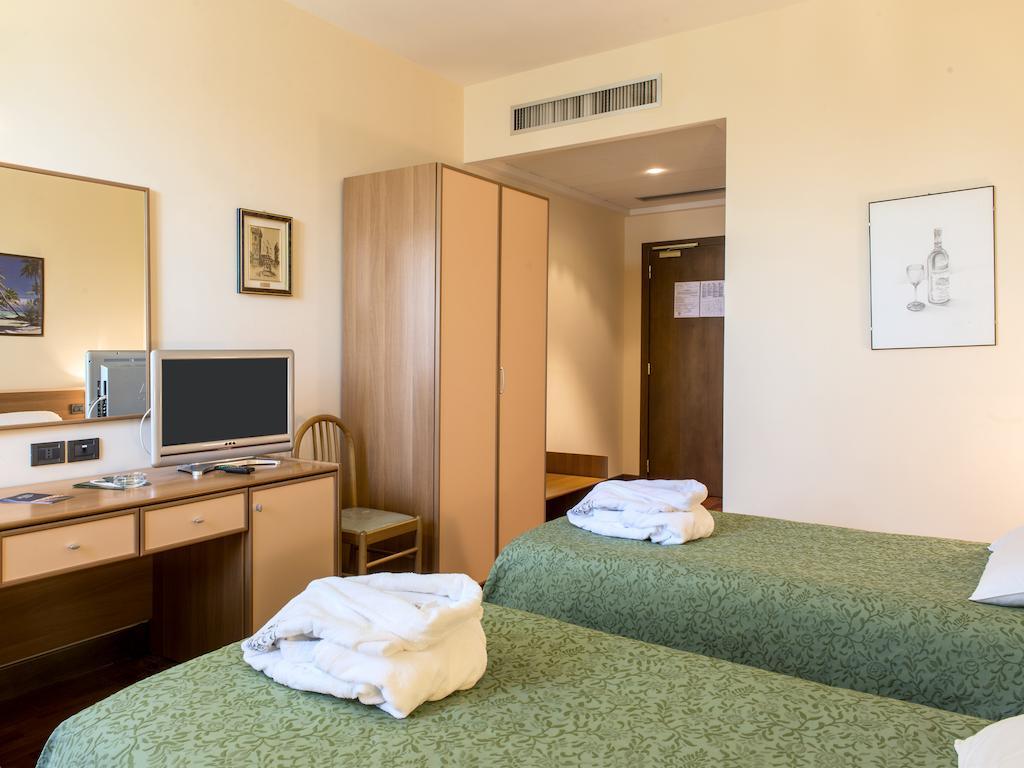 Hotel Torresi Potenza Picena Δωμάτιο φωτογραφία