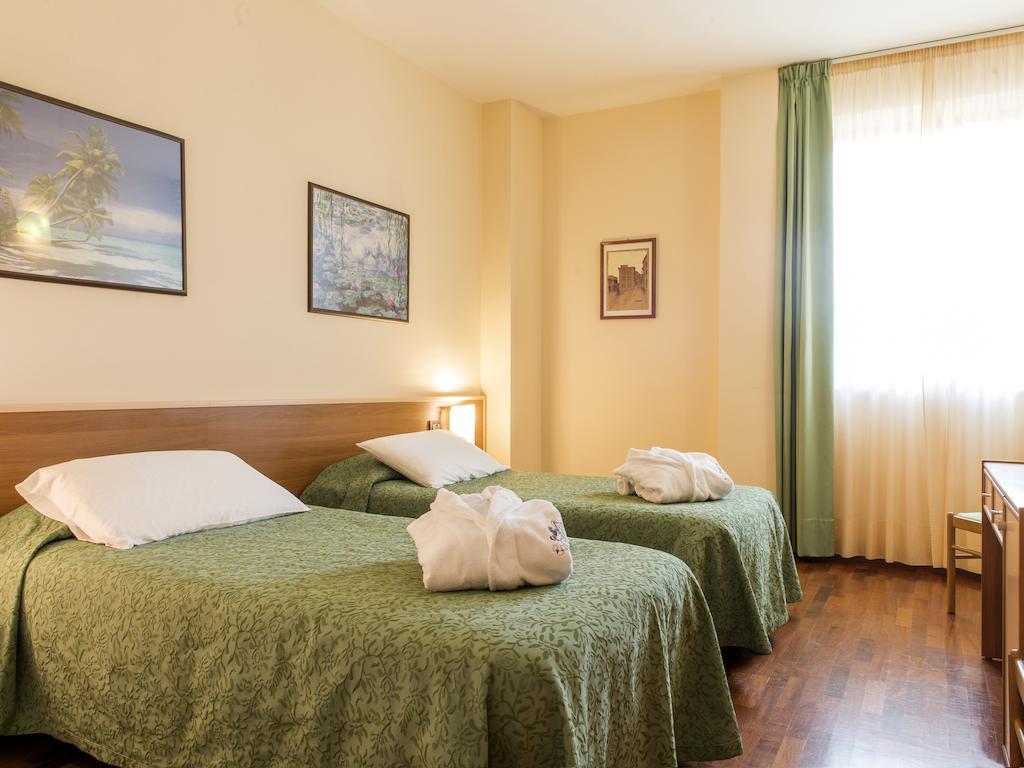 Hotel Torresi Potenza Picena Δωμάτιο φωτογραφία